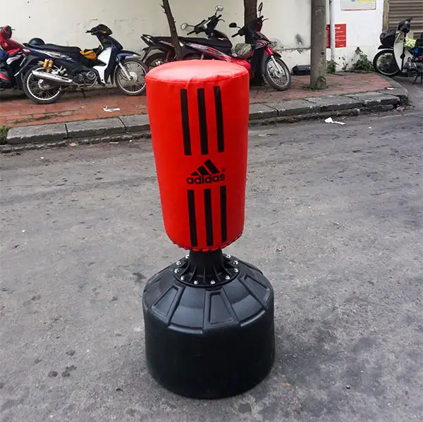 Hình ảnh thực tế trụ nhỏ Adidas