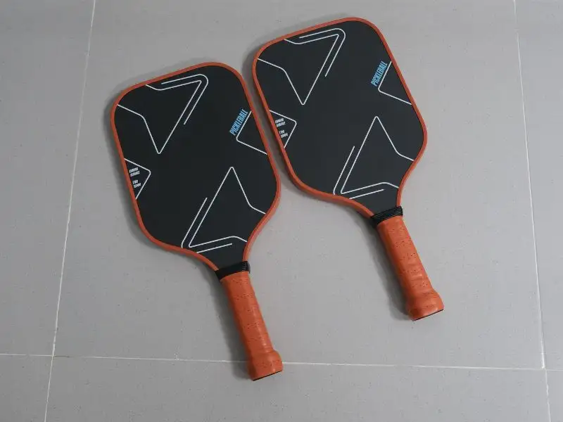 Hình ảnh thực tế Vợt Pickleball T700 CARBON FIBRE chụp tại TTsport