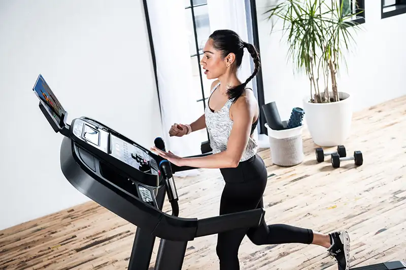 Tập với máy chạy bộ tại nhà